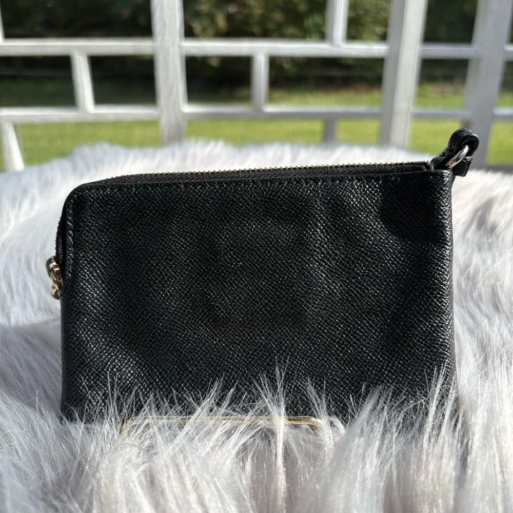 COACH - EUC Textured Black L- Zip Wristlet